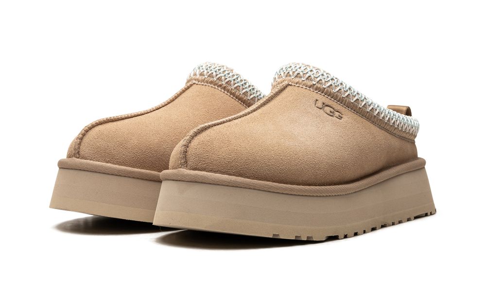 UGG Tazz Slipper – elölnézet, „Sand” árnyalat