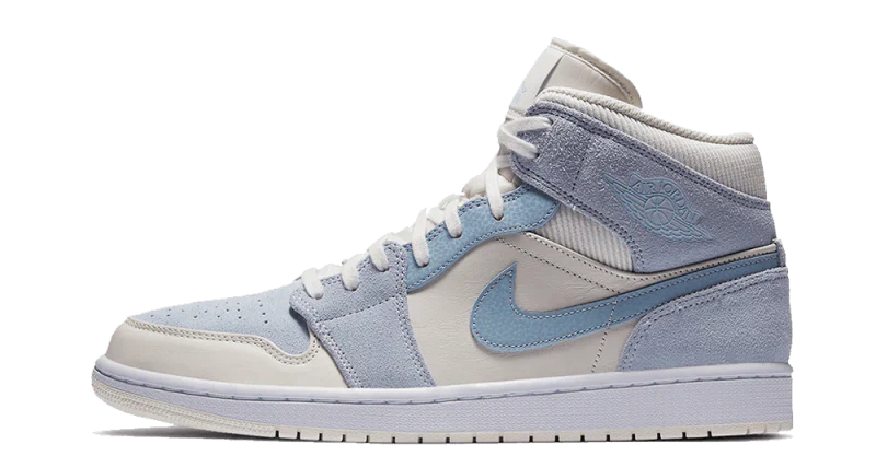 Jordan 1 Mid Mixed Textures Blue – oldalnézet, kék és fehér vegyes anyagú felsőrész.