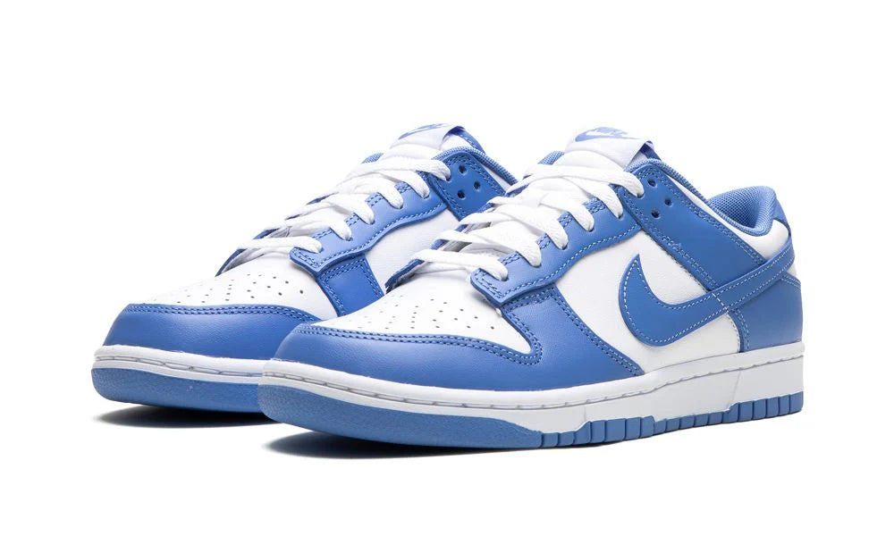 Nike Dunk Low “Polar Blue” – elölnézet, fehér orrpanel és Polar Blue részletek