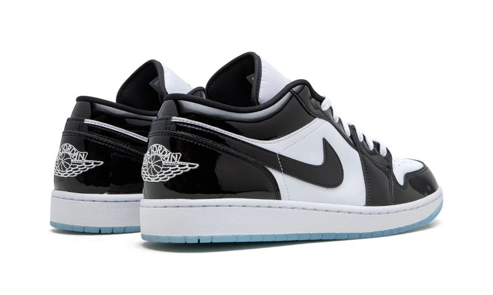 Air Jordan 1 Low SE Concord – hátulnézet, fekete sarokrész és talp profil
