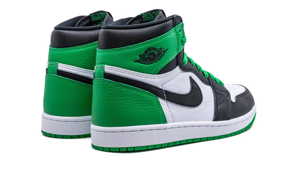 Air Jordan 1 Retro High OG Lucky Green – hátulnézet, zöld sarokrész és Wings logó