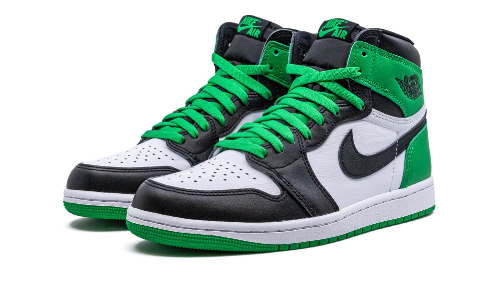 Air Jordan 1 Retro High OG Lucky Green – elölnézet, zöld laces és fehér alapon fekete részletek