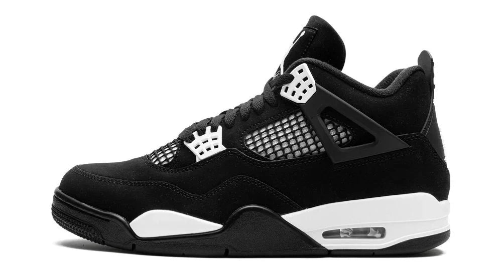 Air Jordan 4 Retro “White Thunder” – oldalnézet, fekete/fehér színvilág