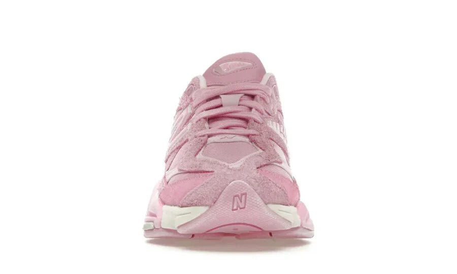 New Balance 9060 Pink Overdye – elölnézet, orr és fűzőrész