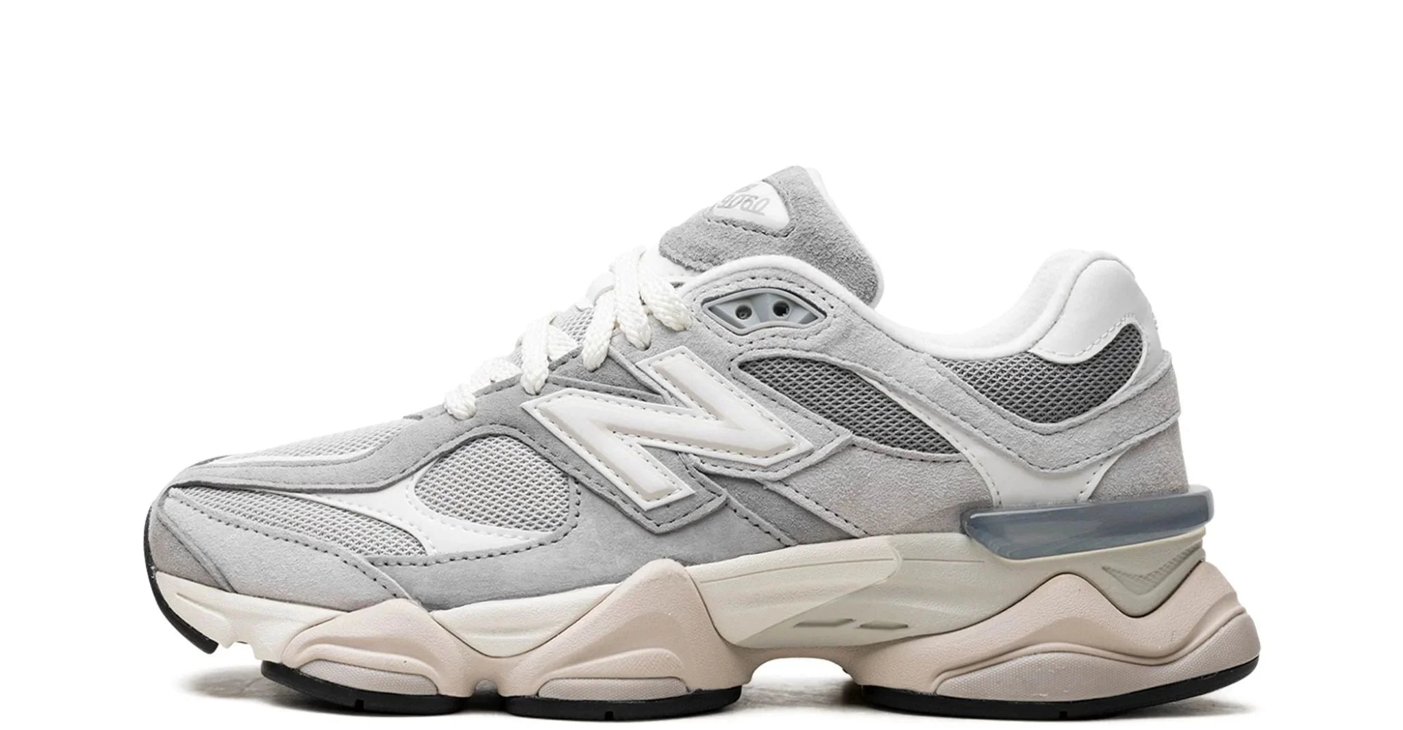 New Balance 9060 Slate Grey Raincloud – oldalnézet, szürke mesh felsőrész és texturált részletek.