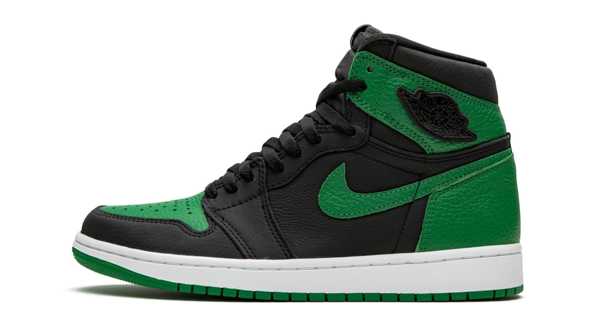 Air Jordan 1 Retro High OG Pine Green/Black – oldalnézet, fekete bőr felsőrész és Pine Green overlay.