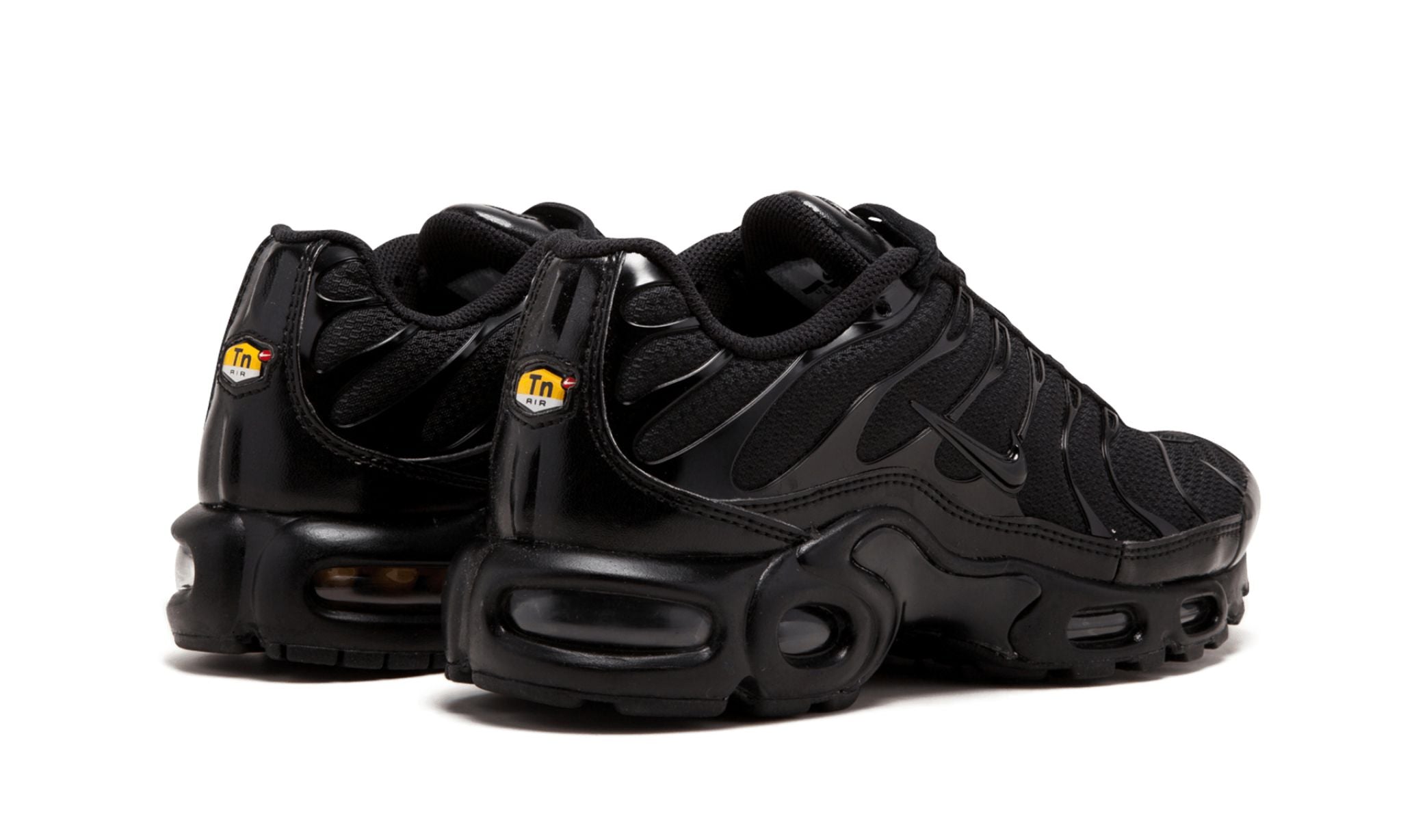 Nike Air Max Plus Triple Black – hátulnézet, sarok részlet