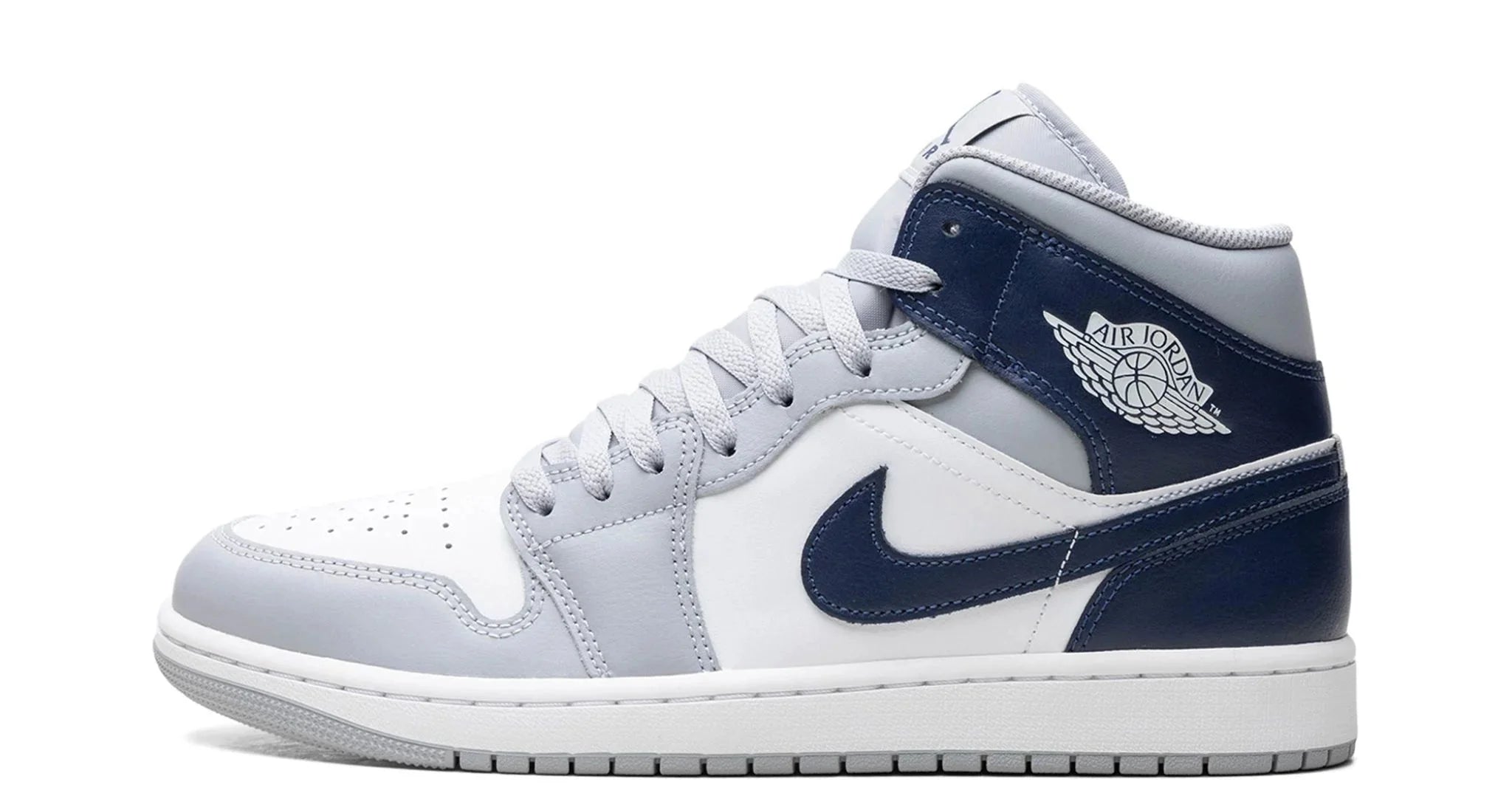 Jordan 1 Mid Wolf Grey Midnight Navy – oldalnézet, fehér és szürke / kék panelek