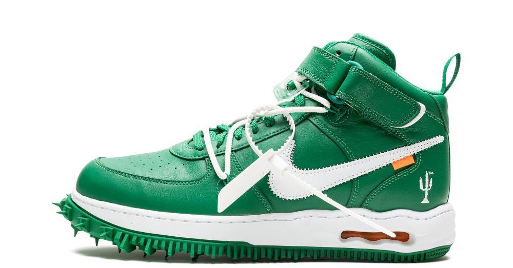 Nike Air Force 1 Mid x Off-White “Pine Green” – oldalnézet, zöld és fehér részletek