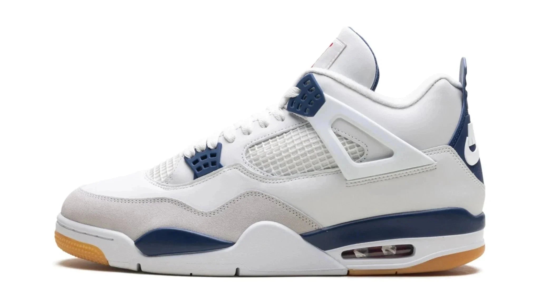 Air Jordan 4 Retro SB Navy – oldalnézet, fehér bőr alap, navy kiemelések és gumitalp.