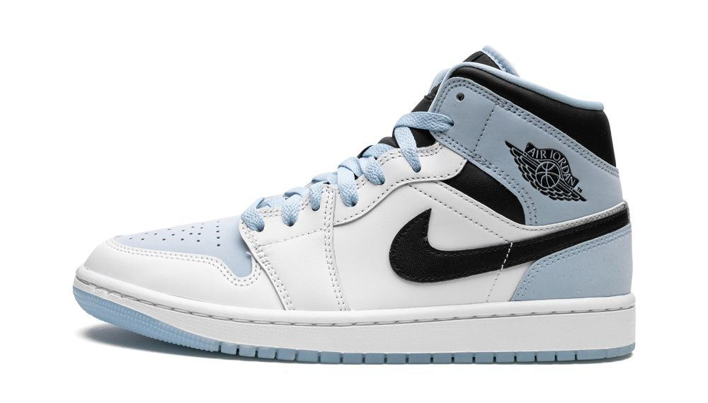 Air Jordan 1 Mid Ice Blue – oldalnézet, fehér és kék bőr felsőrész
