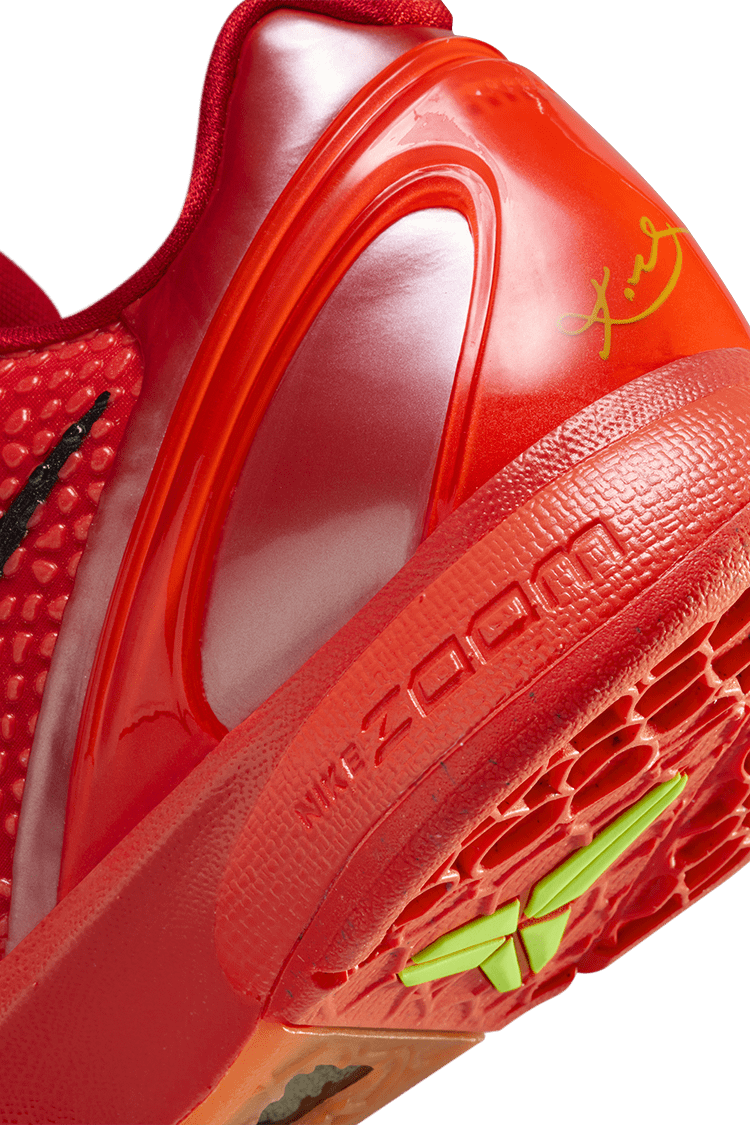 Nike Kobe 6 Protro “Reverse Grinch” – hátulnézet, sarokpanel Kobe-logóval