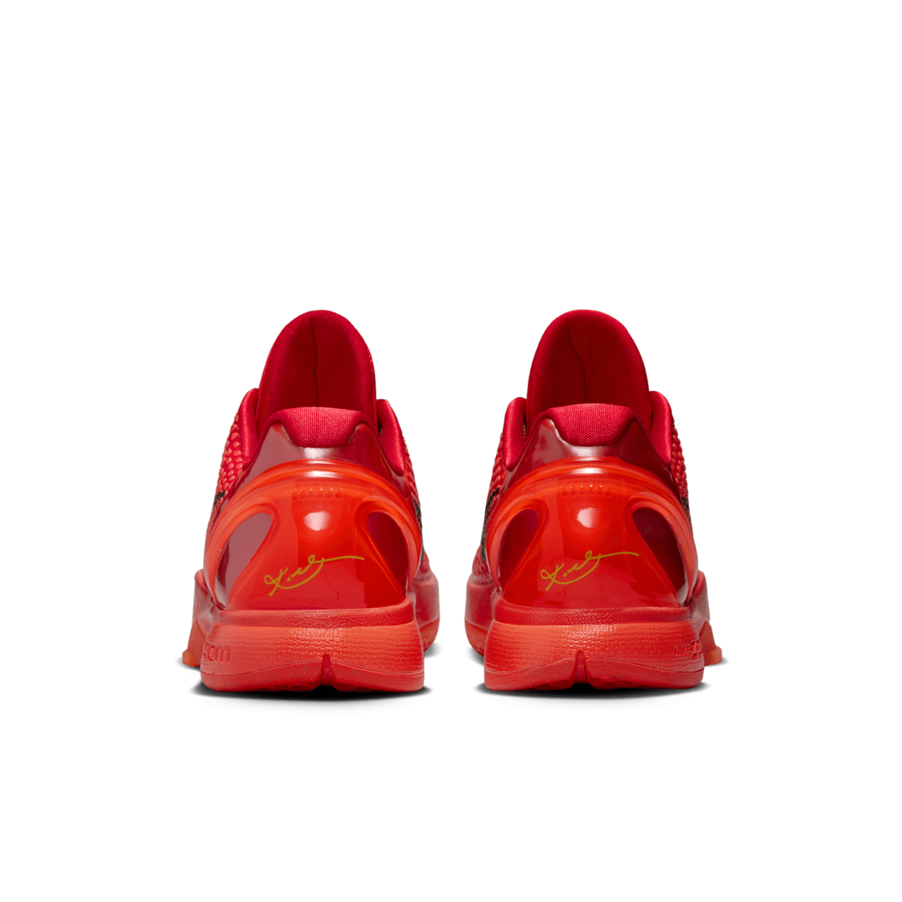 Nike Kobe 6 Protro “Reverse Grinch” – hátulnézet, sarokpanel Kobe-logóval
