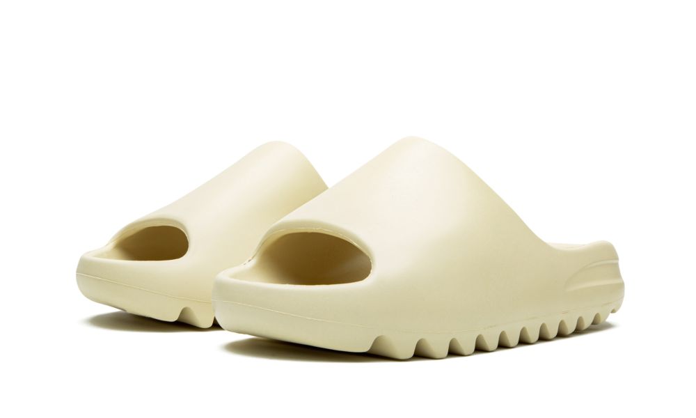 靴 YEEZY SLIDE BONE adidas Yeezy Slide Bone